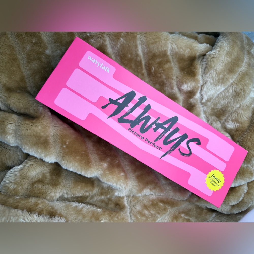 Wavytalk lonic Hair Straightener
Brush - Picture 4 of 7